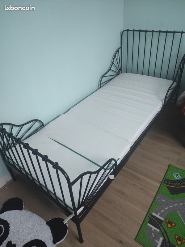 Lit extensible MINNEN Ikea noir + sommier + matelas (image 4)