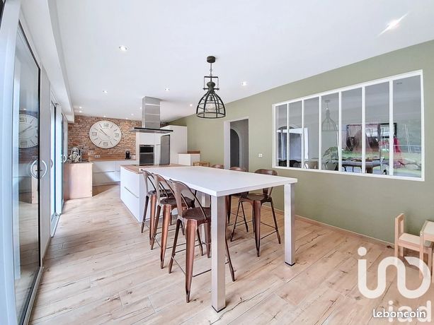 Maison 9 pièces 299 m²
