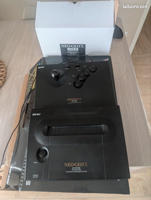 NEO GEO X GOLD LIMITED EDITION mais batterie hs.marche en mode console de salon. EUR 131,00 - FR