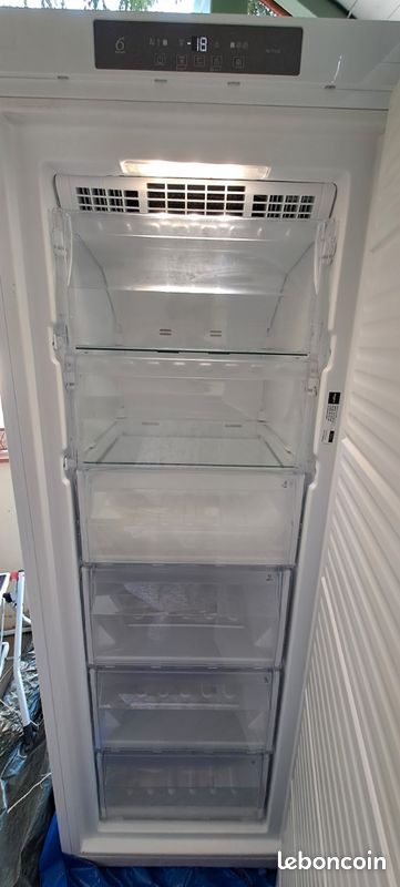Congélateur armoire 226L Whirlpool (image 3)