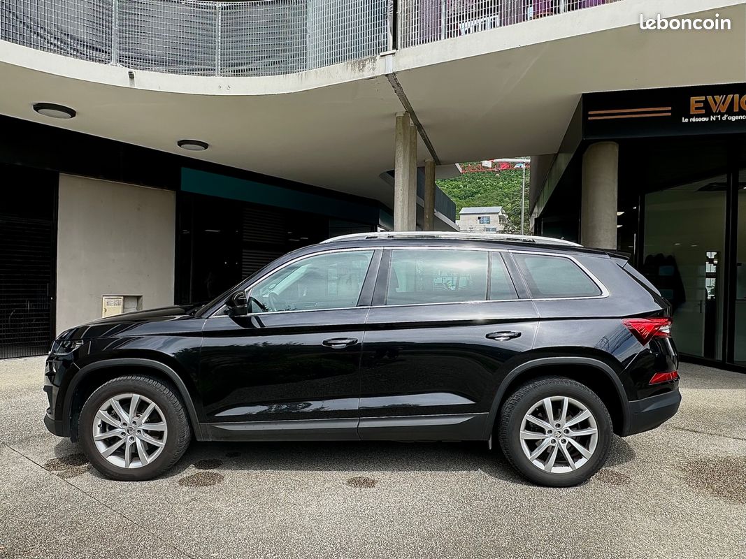 Skoda kodiaq 2.0 tdi 150 ch scr style 4x2 dsg 7pl / toit ouvrant / entretien constructeur (image 2)
