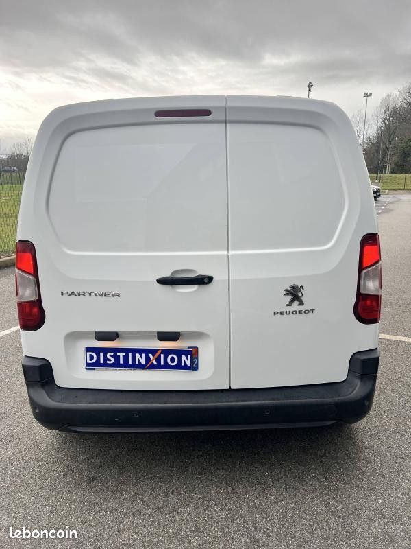 Peugeot Partner 1.5 BlueHDi BVM6 100CV PREMIUM STANDARD Garantie Nationale 12 Mois (image 4)