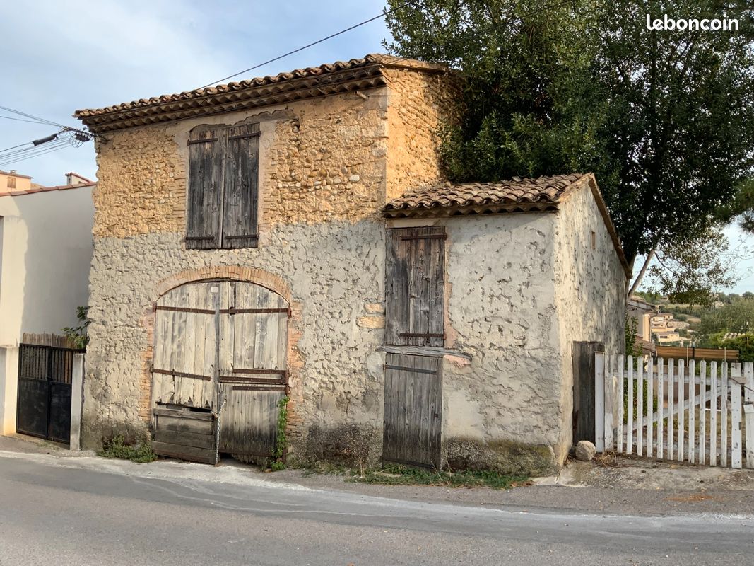 Maison 2 pièces 128 m² · à Valensole · 128 m² · 60 000 €
