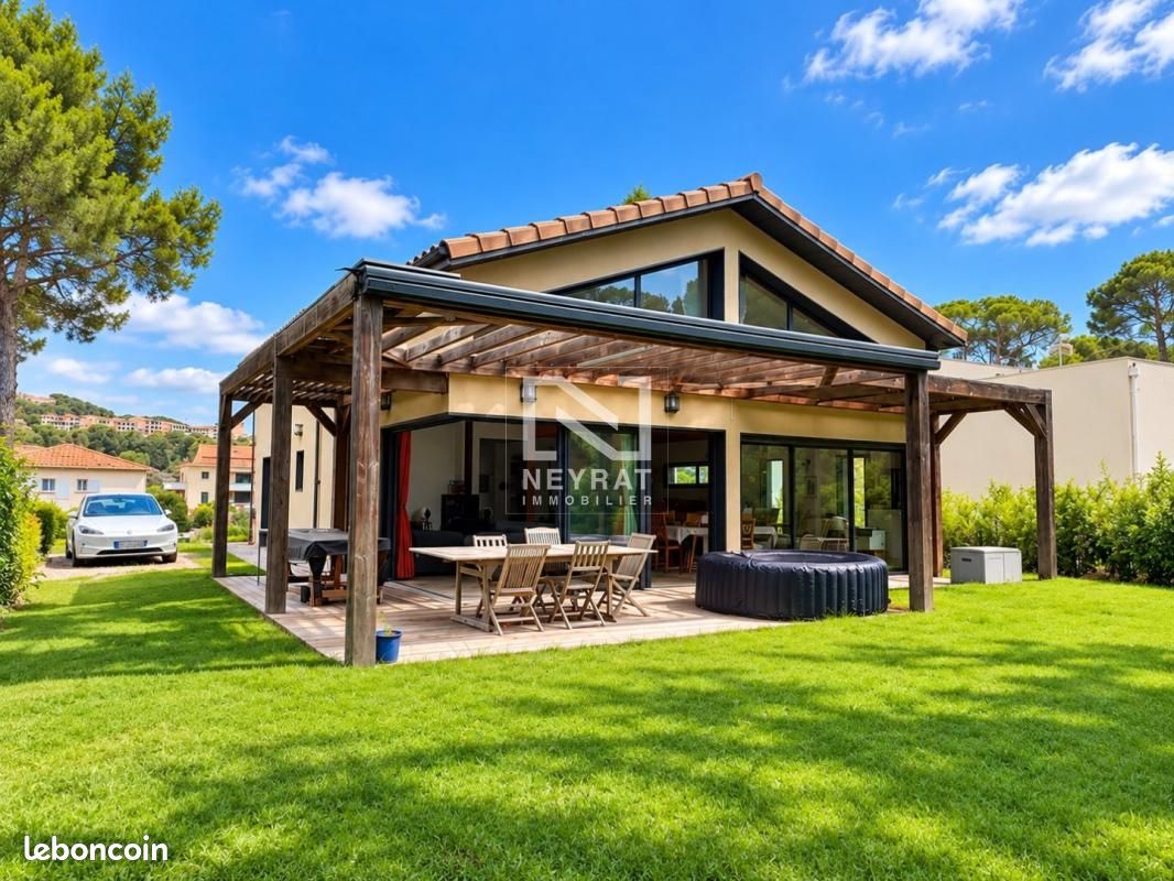Maison 4 pièces 160 m² · à Saint-Raphaël · 160 m² · 1 080 000 €