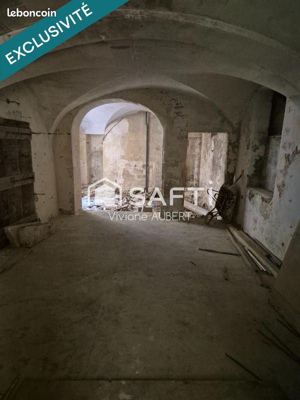 Appartement 8 pièces 146 m² · à Beaucaire · 146 m² · 75 000 €