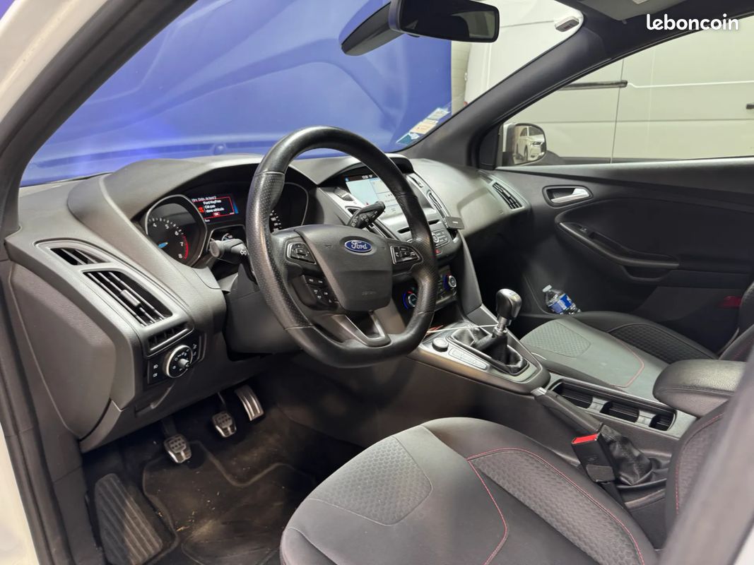 FORD Focus ST-Line 1.0 Ecoboost 125ch - Suivi - Caméra de Recul - GPS (image 16)