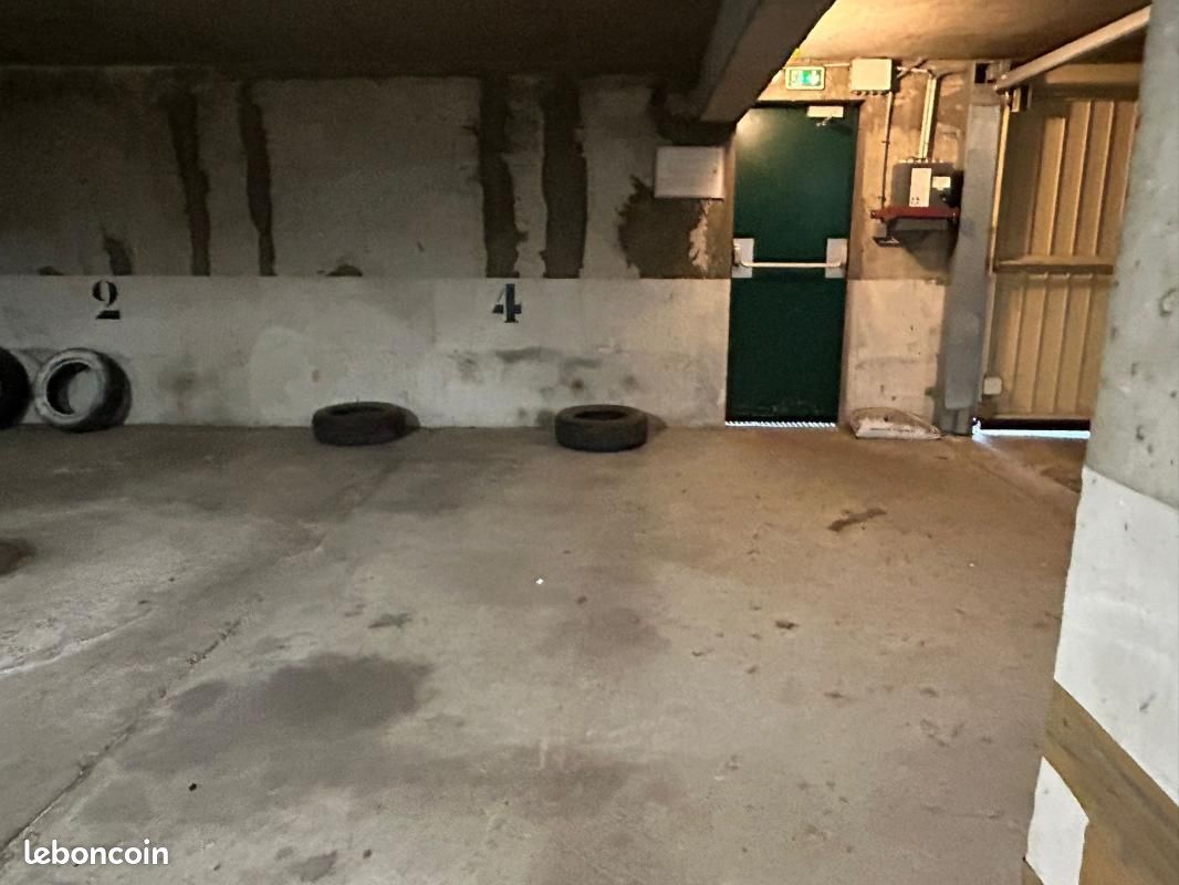 Parking 11 m² · à Viry-Châtillon · 11 m² · 60 €/mois