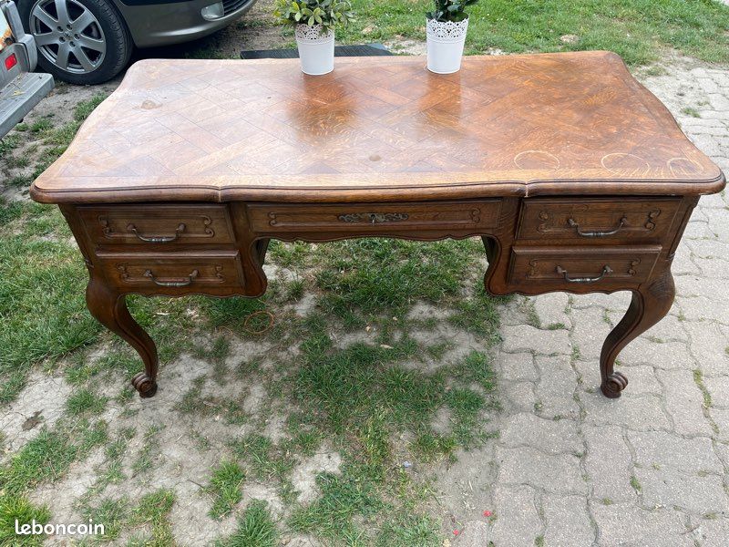 Bureau (image 1)