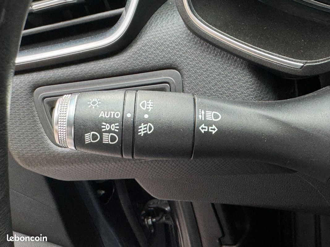 RENAULT CLIO V 1.3 TCe 130ch EDC Intens Edition One - CarPlay - Caméra 360° - Bose - Virtual Cokcpit (image 27)