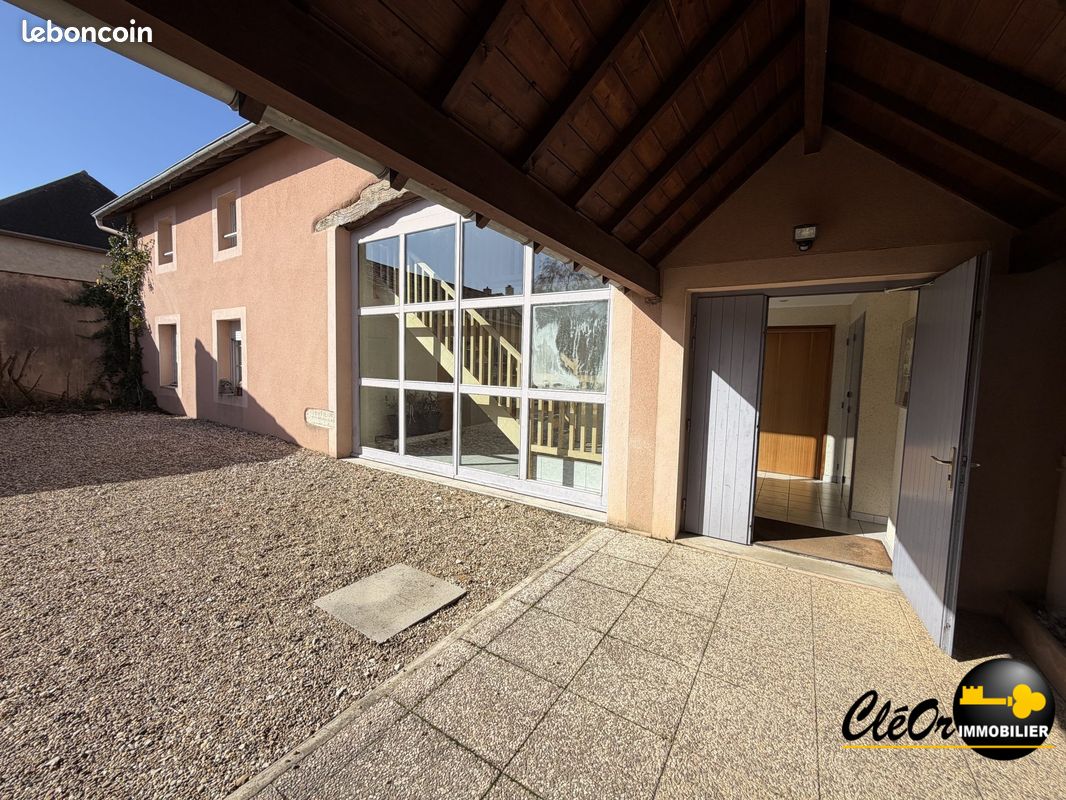 Appartement 1 pièce 34 m² · à Pierre-de-Bresse · 34 m² · 350 €