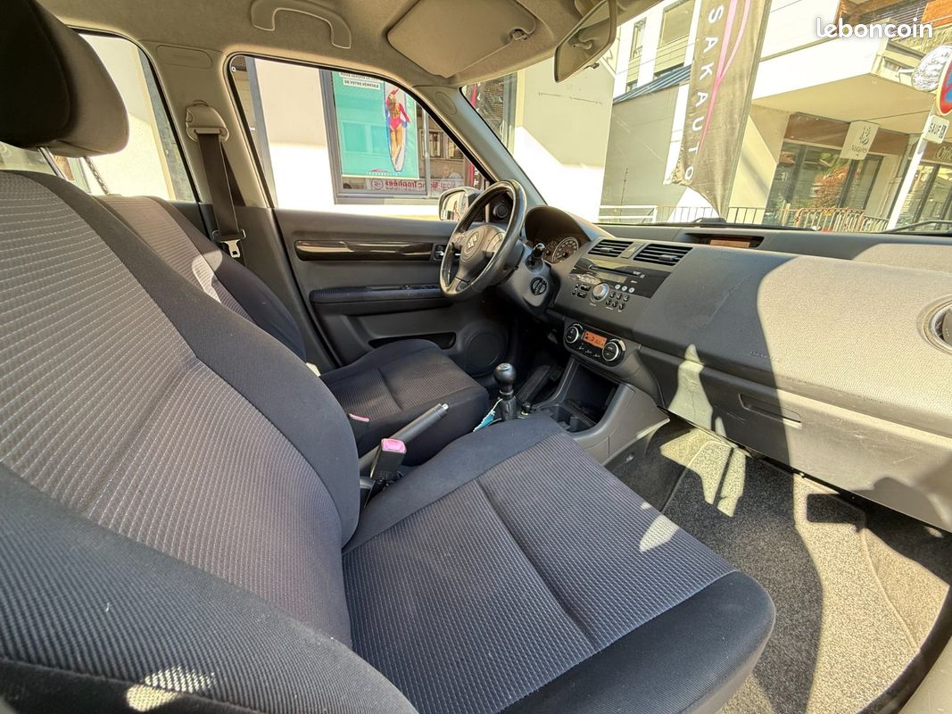 SUZUKI SWIFT 1.3 GLX 4x4 (image 18)