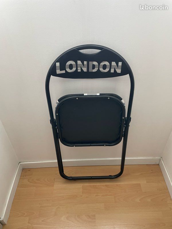 Chaise pliante noire design London déco UK (image 4)