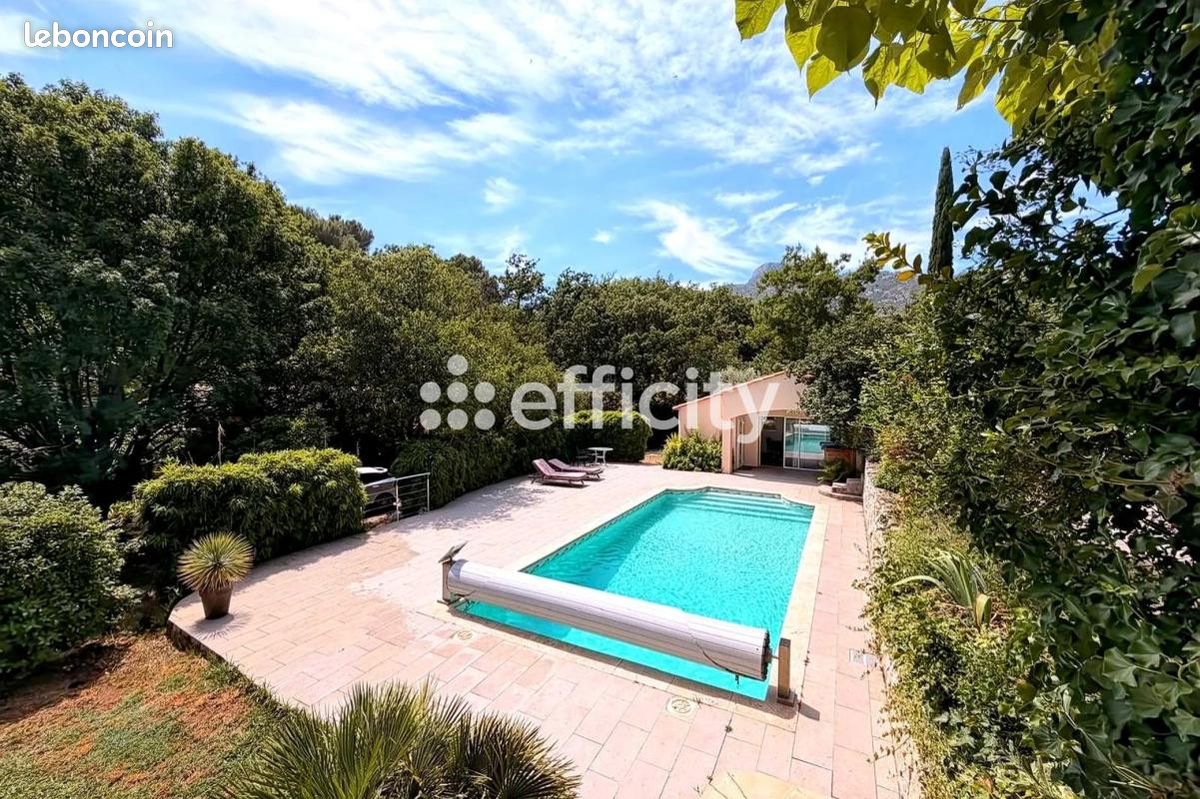 Maison 6 pièces 207 m² · à Aubagne · 207 m² · 995 000 €