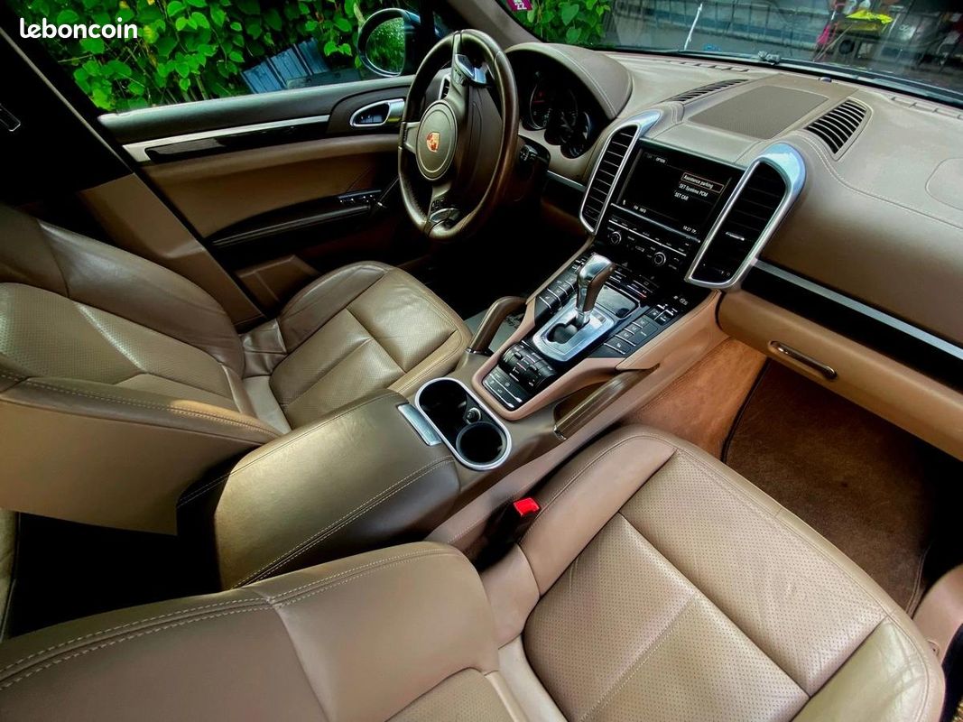 Porsche Cayenne Diesel 3L V6 Belle configuration En bon état (image 7)