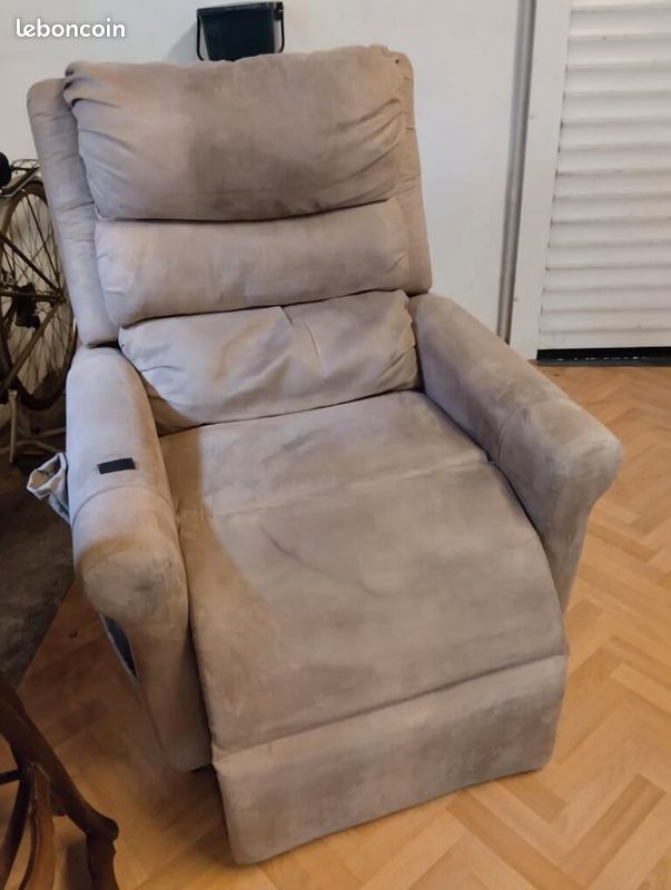 Fauteuil releveur électrique de confort (image 1)