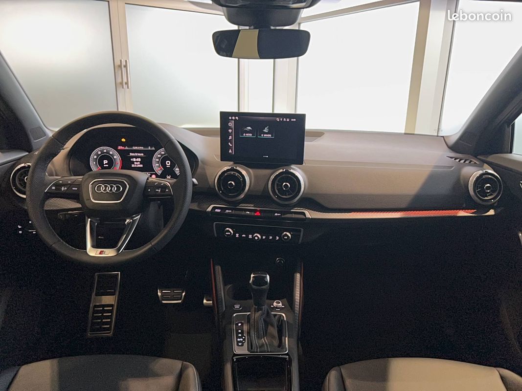 AUDI Q2 35 TFSI 150 S tronic 7 Black Edition (image 10)