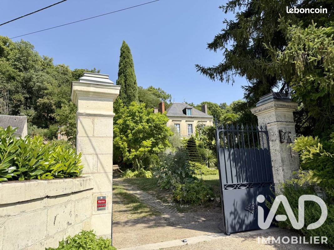 Maison 9 pièces 299 m² · à Cinq-Mars-la-Pile · 299 m² · 749 900 €