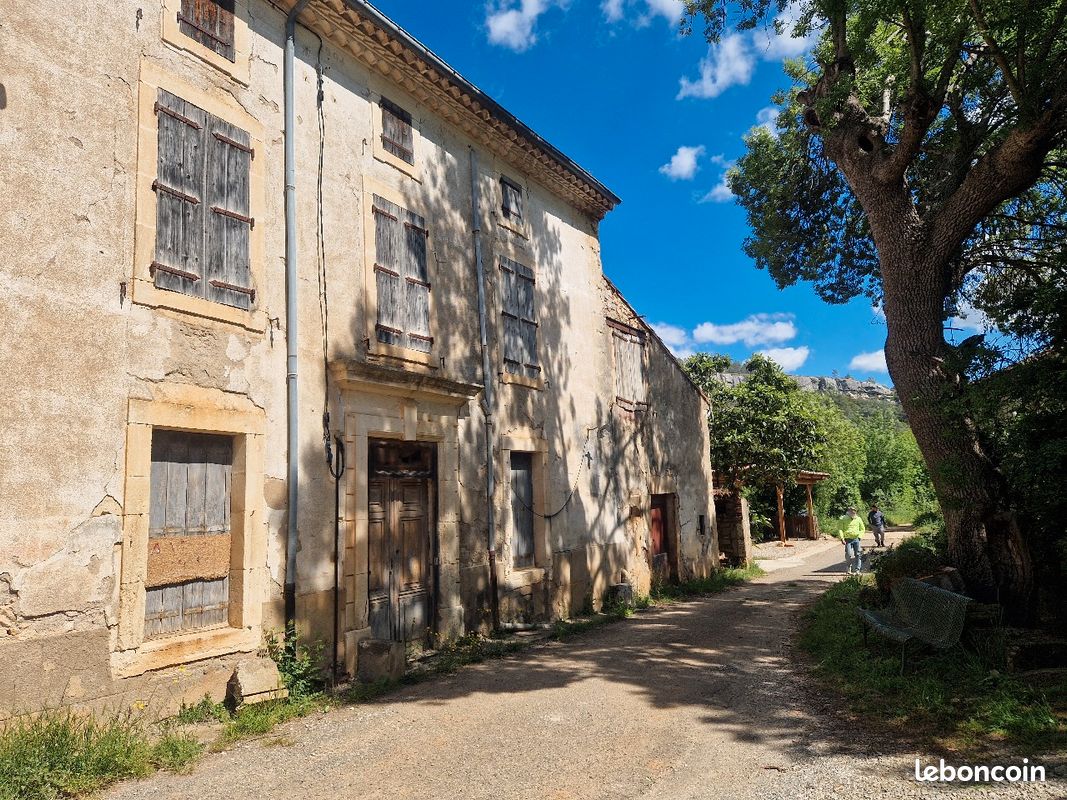 Maison 4 pièces 140 m² · à Saint-Chinian · 140 m² · 160 000 €