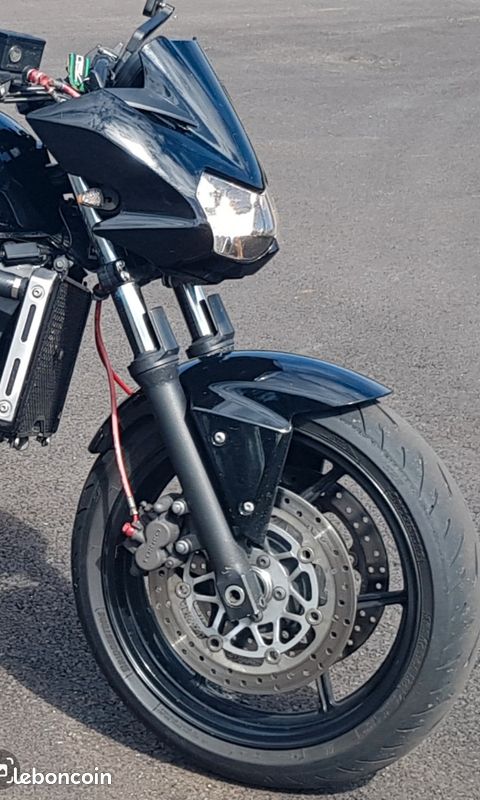 Roue Avant Pour Kawasaki Z 250 LTD 1981 - Pièce D'occasion - Référence 137922