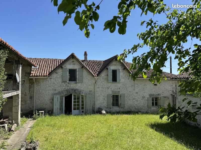 Maison 8 pièces 150 m² · à Champagne-Et-Fontaine · 150 m² · 241 500 €