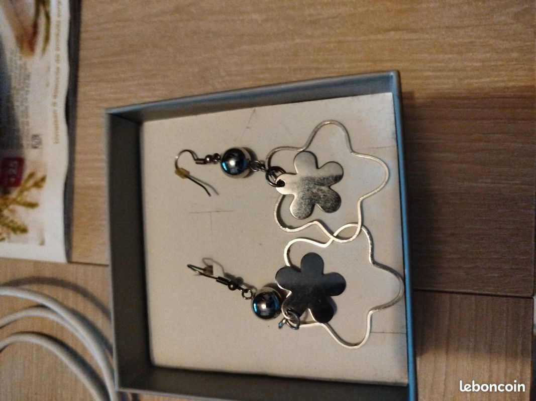 Pendentif fleur Cleor (image 1)