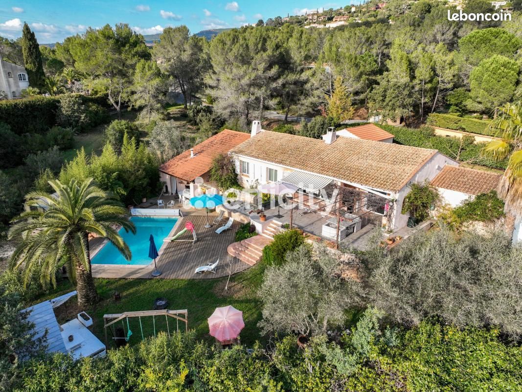 Maison 5 pièces 141 m² · à Roquebrune-sur-Argens · 141 m² · 678 000 €