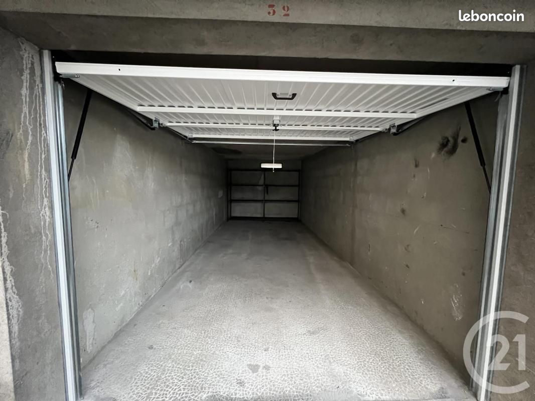 Parking 15 m² · à Grenoble · 15 m² · 86 €/mois