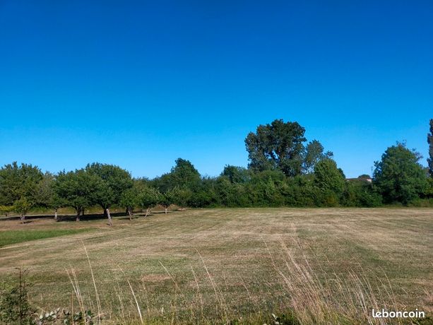 Terrain 1 037 m² Bassac