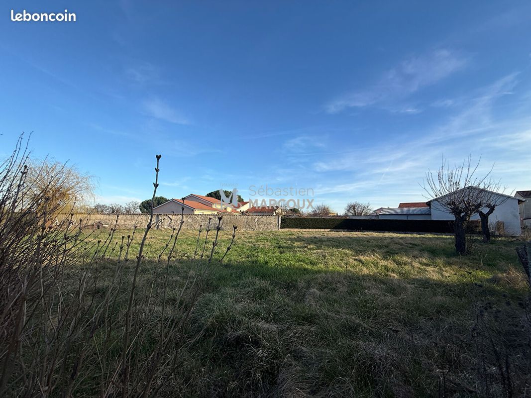Terrain 617 m² · à Saint-Romain-le-Puy · 617 m² · 79 920 €