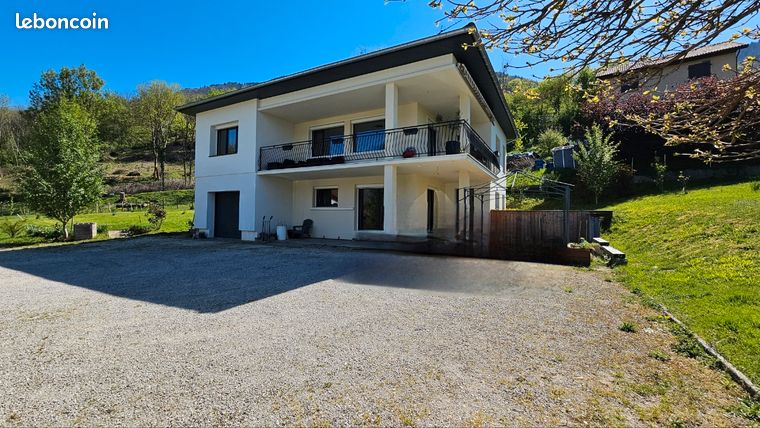 Particulier vend maison individuelle 152m2 sur terrain de 2841m2