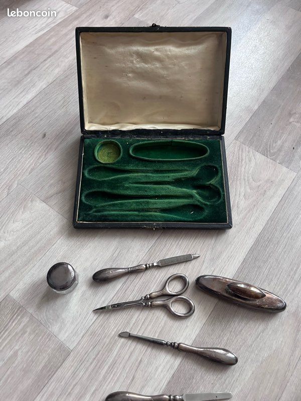 Ancien Coffret De Manucure Complet - Set D'outils Vintage Dans Sa Boîte D'origine