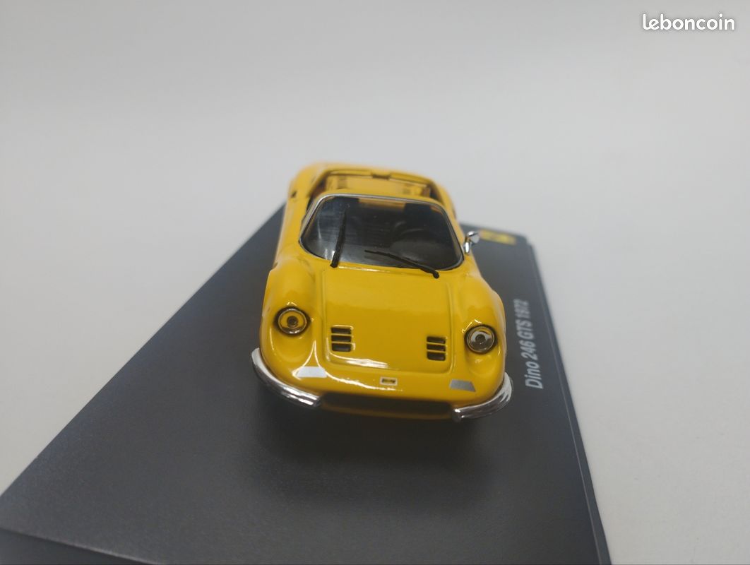 FERRARI DINO 246 GT 'NART' (ARE1336) par ARENA MODELLI FERRARI DINO 246 GT 'NART' (ARE1336) par ARENA MODELLI