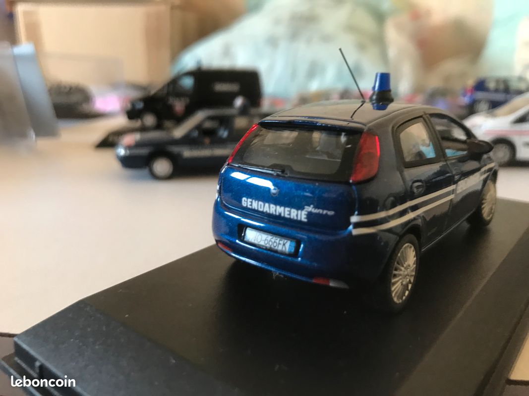 Voiture gendarmerie nationale - 1/43 (image 2)