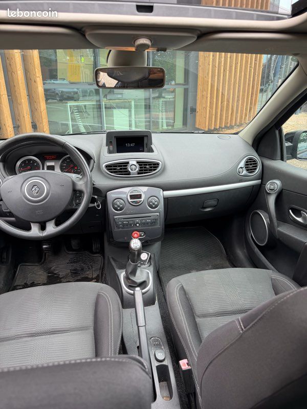 Clio 3 20th anniversaire toit ouvrant (image 3)