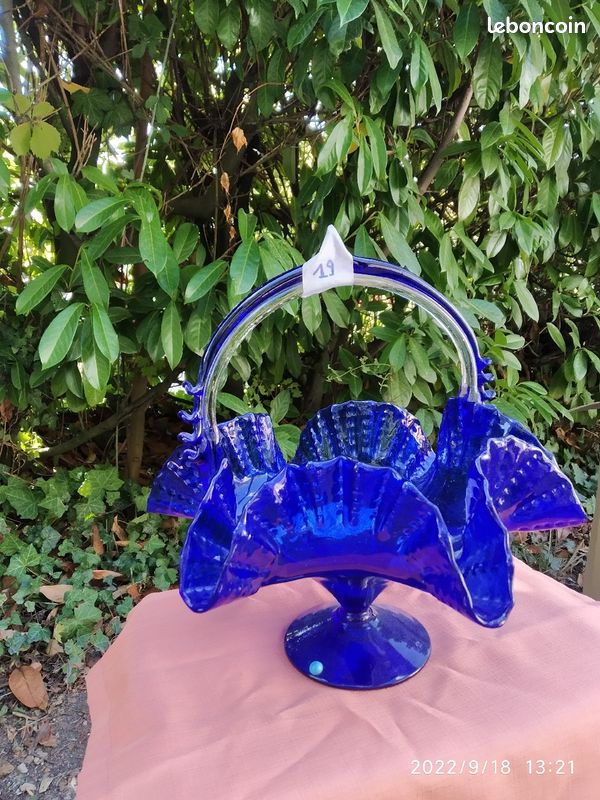 Corbeille en verre bleu (image 2)
