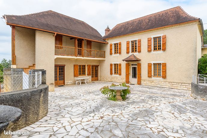 Maison 8 pièces 237 m²