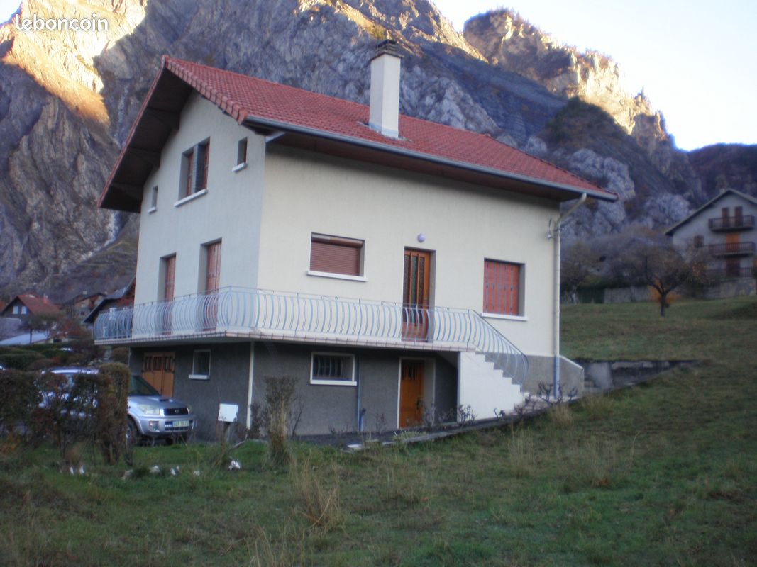 Maison 5 pièces 139 m² · à Saint-Martin-de-la-Porte · 139 m² · 235 000 €