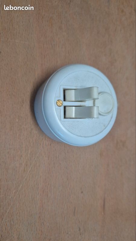 Interrupteur de lumière ancien (image 2)