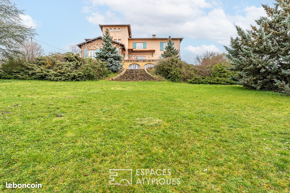 Maison 6 pièces 410 m² · à Val d'Oingt · 410 m² · 645 000 €