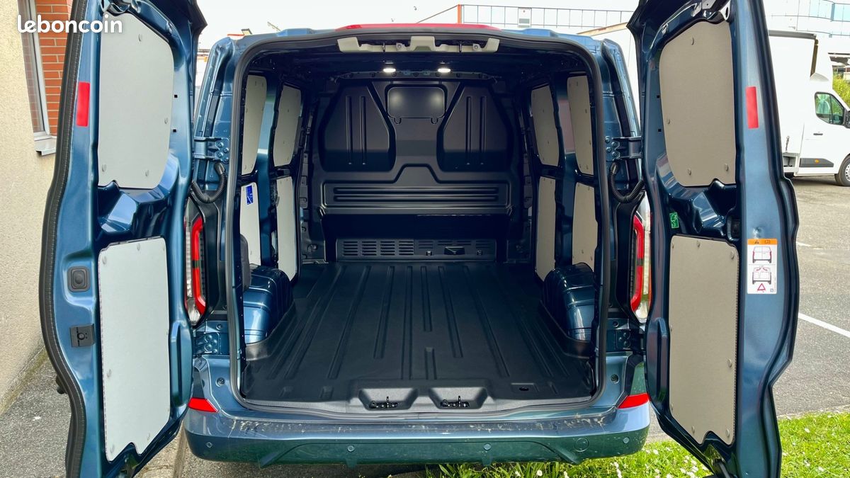 40 990 ht / ford transit custom sport 320 l1h1 2.0 170 cv bva double porte laterale bleu azur neuf / tva recuperable (image 4)