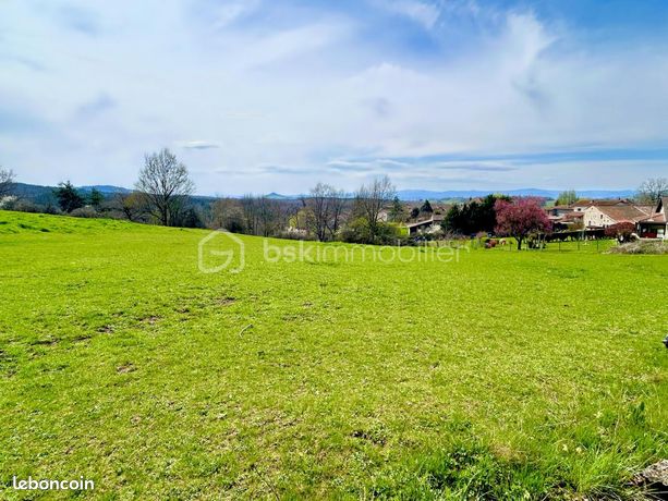 Terrain 4 066 m² Sugeres