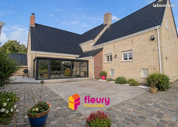 Maison 12 pièces 270 m² · à Quaëdypre · 270 m² · 650 000 €