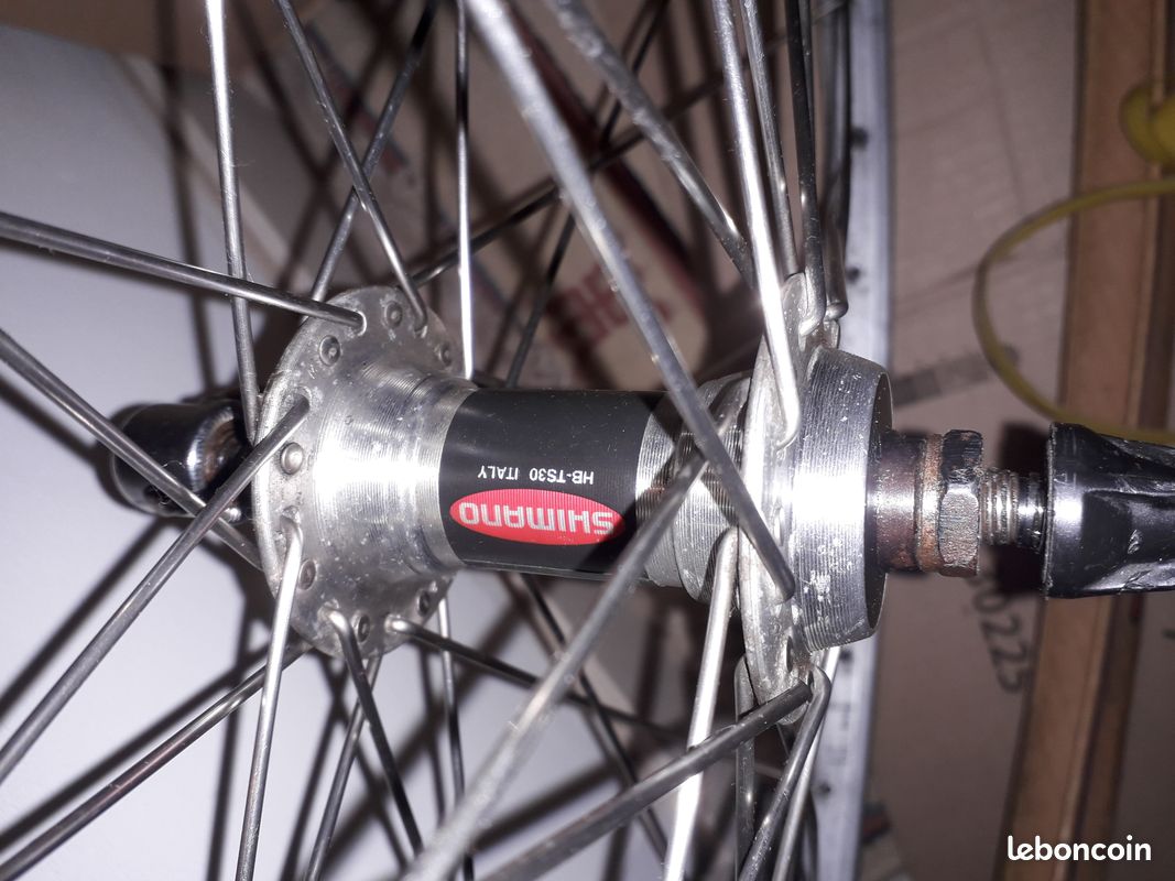 Moyeu Avant Shimano WH-R561 Avec Jante 622x15C - Alliage Argent, Occasion Mais Droit (used But Straight)