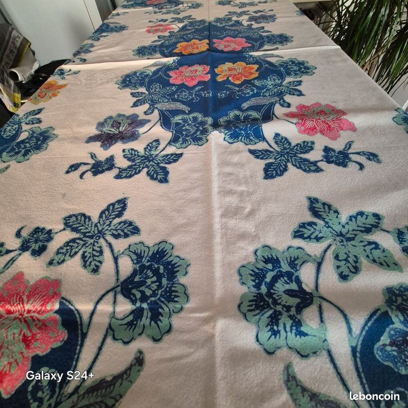 Nappe rectangulaire, 1.90 m X 1.32 m, neuve (image 1)