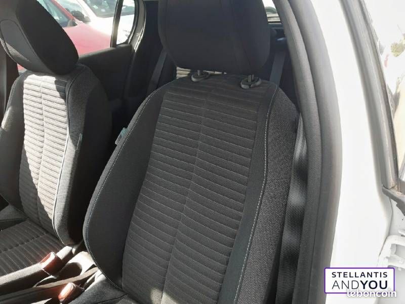 Peugeot 208 PureTech 100 S&S BVM6 Style (image 14)