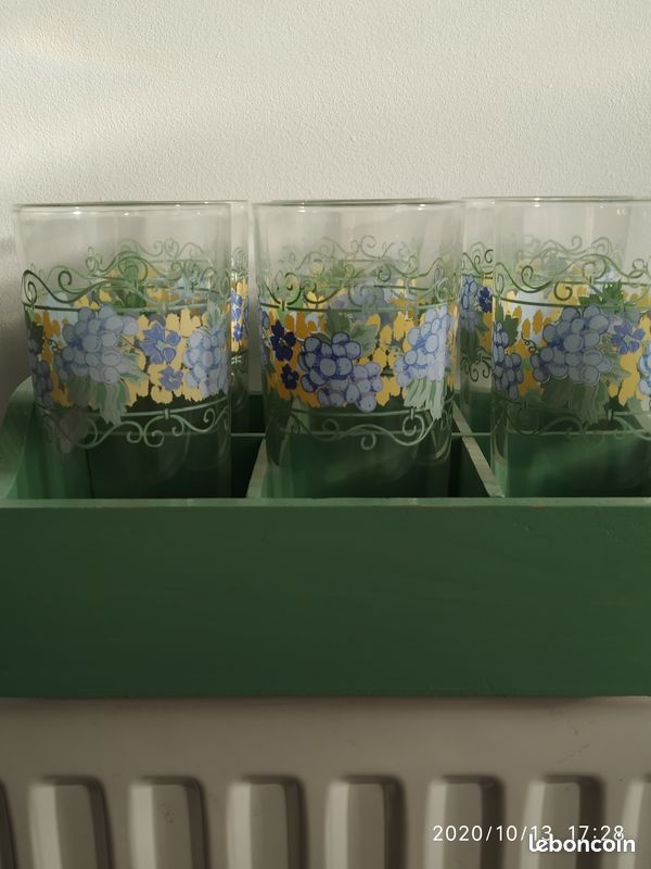 Verres à jus de fruits avec panière bois (image 1)