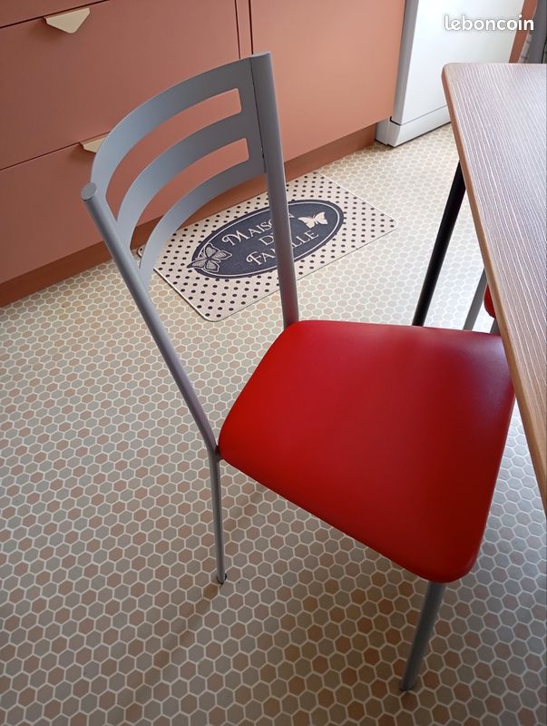 Lot 4 chaises cuisine (image 1)