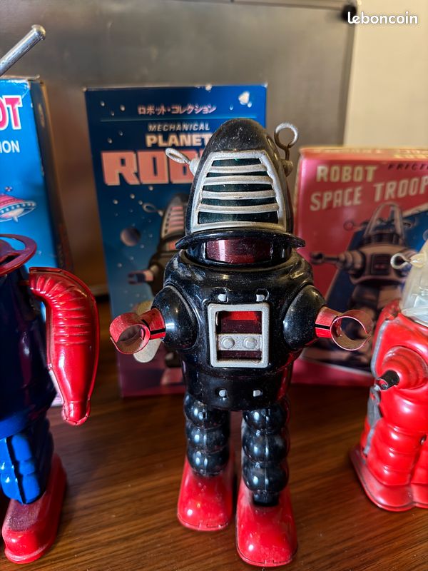 Le robot tambour mécanique jouet en métal de style vintage