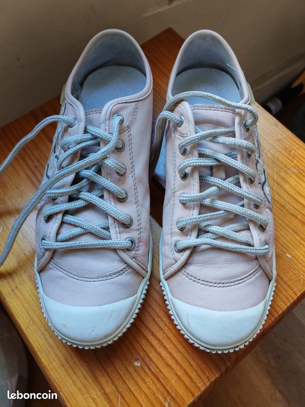 Baskets femme pataugas cuir rose pâle avec motifs brodés avec