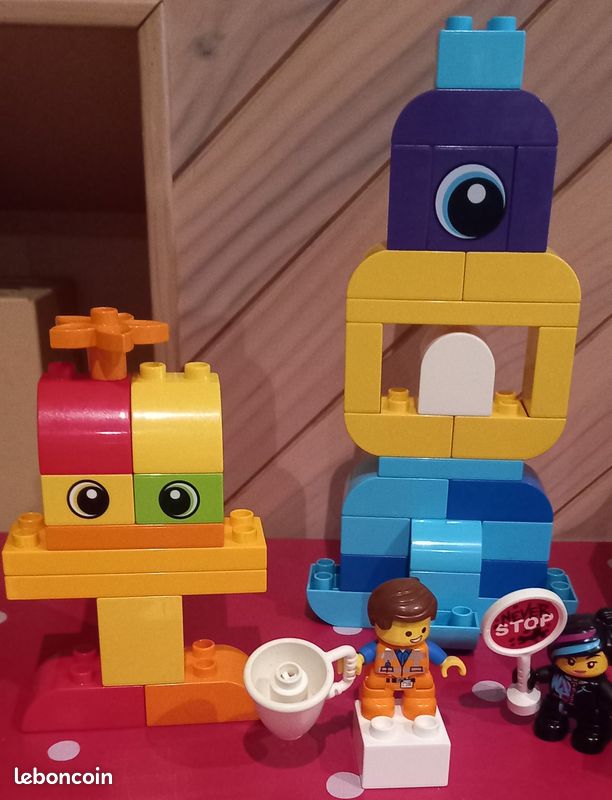 Lego Minifigure Planet Duplo Lego Movie Duplo Set Emmet And Lucy's